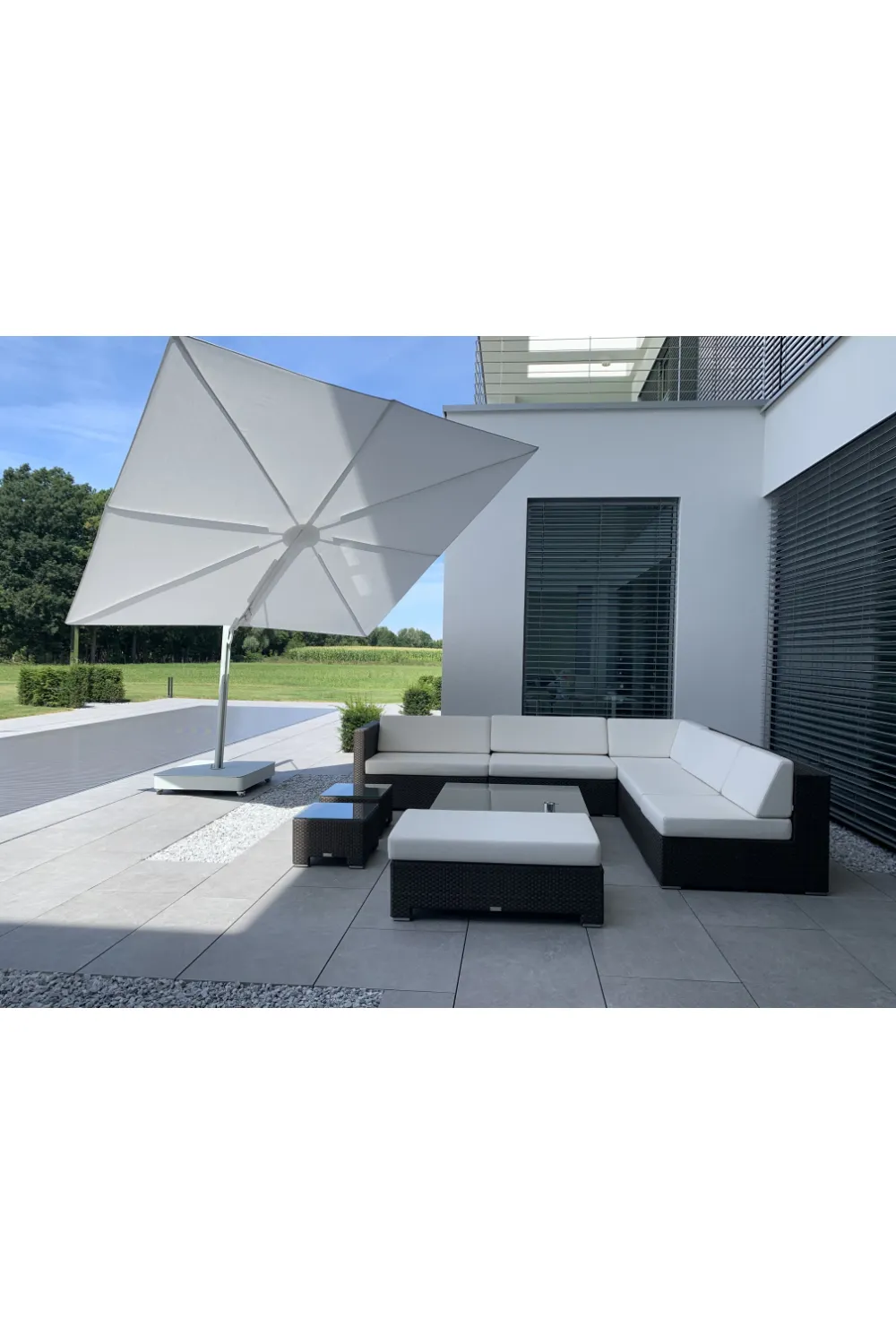 Square Outdoor Cantilever Umbrella (9’ 10”) | Umbrosa Versa UX