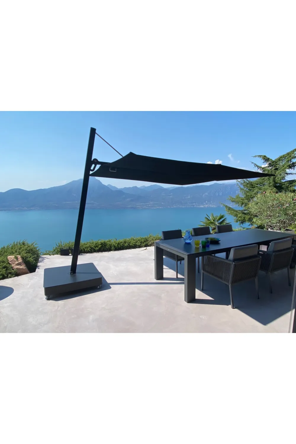 Square Outdoor Cantilever Umbrella (9’ 10”) | Umbrosa Versa UX